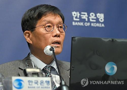 (LEAD) S. Korea's potential growth rate could fall to 0 pct range by 2040s: BOK chief