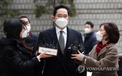 Le vice-président de Samsung Electronics Co. Lee Jae-yong arrive à la Haute Cour de Séoul, le lundi 18 janvier 2021, afin d'assister à une audience dans le cadre d'une affaire de corruption. 
