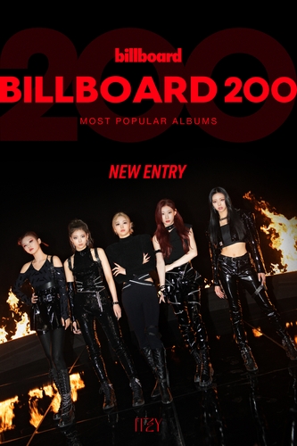 Cette photo fournie par JYP Entertainment célèbre l'entrée du groupe Itzy au Billboard 200. (Revente et archivage interdits) 