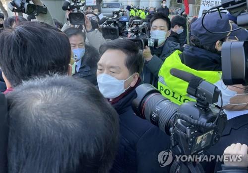Un tribunal accepte partiellement l'injonction contre la diffusion des appels téléphoniques de l'épouse de Yoon