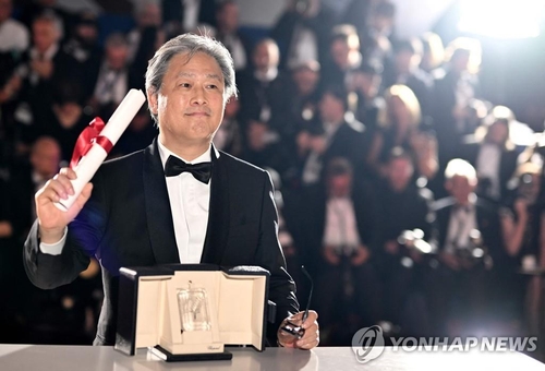 Cannes 2022 : Park Chan-wook remporte le prix de la mise en scène, Song Kang-ho celui d'interprétation masculine