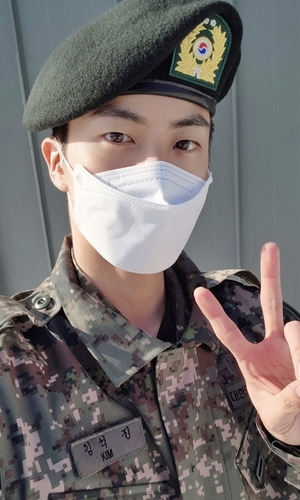 BTS : Jin termine sa formation militaire de base