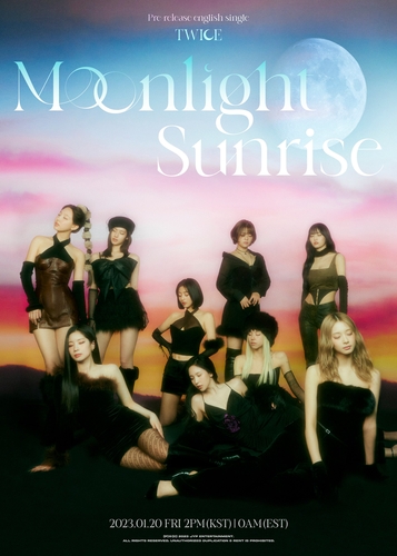 Ci-dessus, une affiche annonçant le prochain single en anglais du girls band de K-pop Twice, «Moonlight Sunrise». (Photo fournie par JYP Entertainment. Revente et archivage interdits)