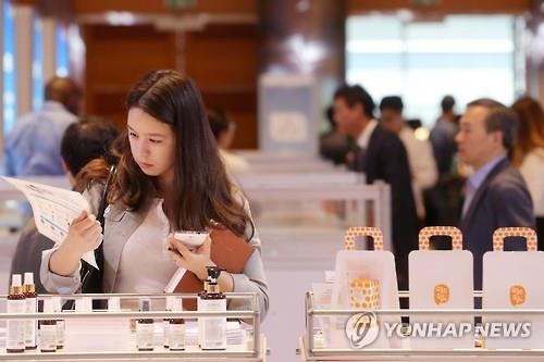 韓国政府の積極的な支援で、化粧品の輸出額が大きく伸びている＝（聯合ニュース）