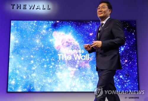 サムスン電子　ＣＥＳで「世界最小型マイクロＬＥＤテレビ」公開