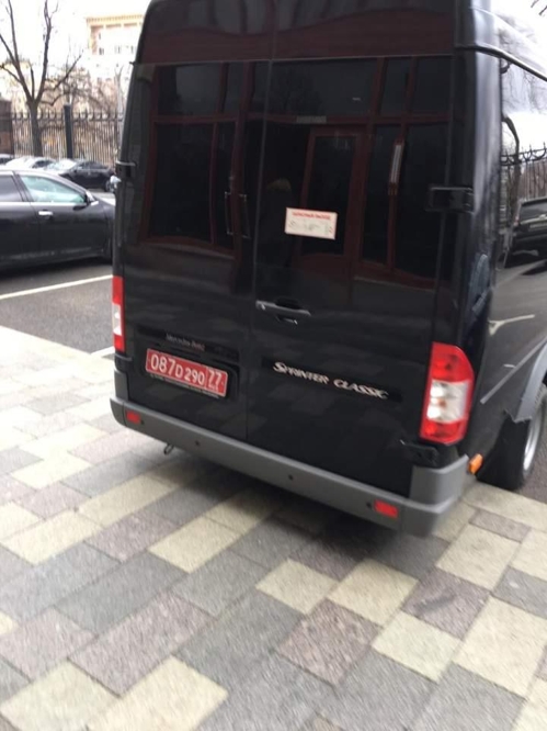 在モスクワ北朝鮮大使館の車両がクレムリン宮殿を訪れた＝２１日、モスクワ（聯合ニュース）