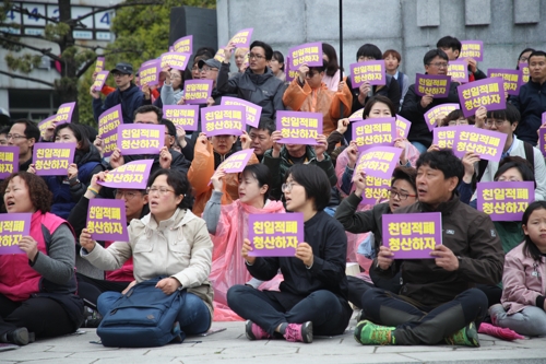 日本総領事館近くの「労働者像」撤去を非難　韓国・釜山市の市民団体