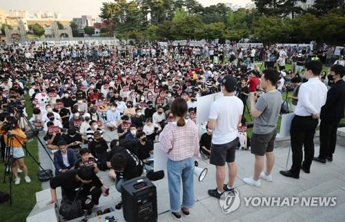 韓国閣僚候補の娘に不正入学疑惑　名門大で真相解明求める集会