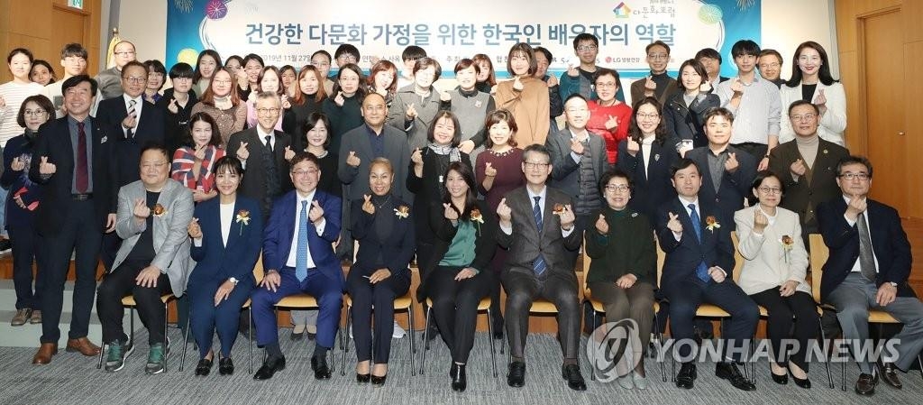 ニュース 聯合 韓国聯合ニュース日本語版「米国務省が日本軍の人身売買を非難」⇒英語版「匿名当局者の発言」