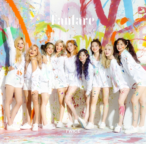 ＴＷＩＣＥが日本でリリースしたニューシングル「Ｆａｎｆａｒｅ」がオリコンのデイリーシングルランキングで１位を獲得した（ＪＹＰエンターテインメント提供）＝（聯合ニュース）≪転載・転用禁止≫