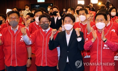韓国統一地方選　出口調査で与党１０・野党４候補に「当選有力」