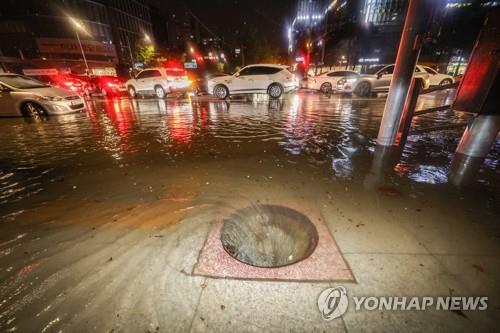 大雨で９人死亡・７人行方不明　４４１人が被災＝韓国