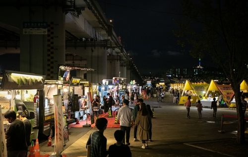 ソウル・漢江沿いで３年ぶり夜市開催　２６日から