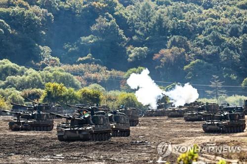 自走砲の射撃訓練を行う韓国軍（資料写真）＝（聯合ニュース）