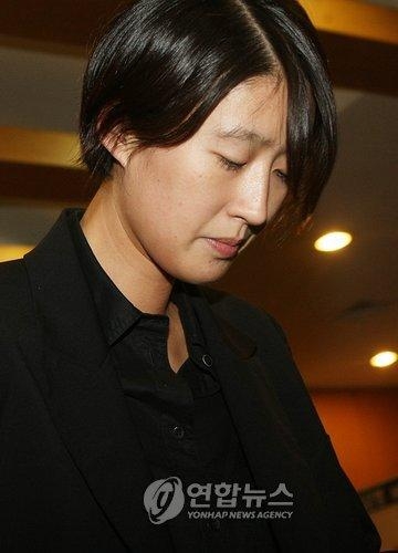 홍진경, 최진실 삼우제에 라디오 진행 중단 - 2