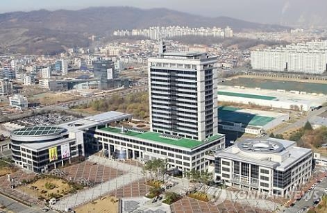 전북 문화재단 정원 20% 공무원 배치…'자율 영역 훼손' 우려 - 2