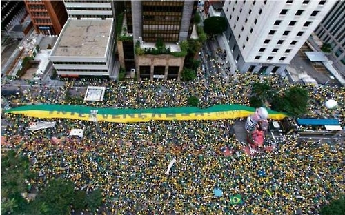 지난해 상파울루 시에서 벌어진 호세프 탄핵 지지 시위
