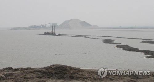 간월호 수질개선을 위한 준설작업