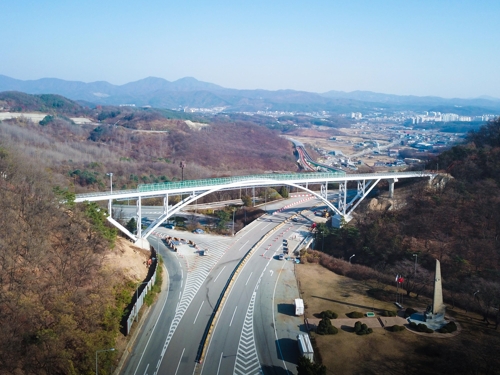 용인 석성산∼할미산성, 이젠 고속도로위 등산로 이용한다