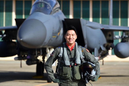 올해의 '탑건' F-15K 조종사 이재수 소령…1천점 만점