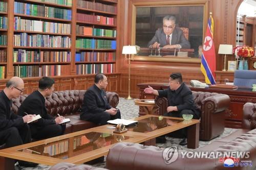 방미 결과 보고받는 김정은 위원장