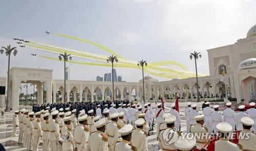 4일 프란치스코 교황을 환영하는 행사가 UAE 아부다비 대통령궁에서 열렸다.