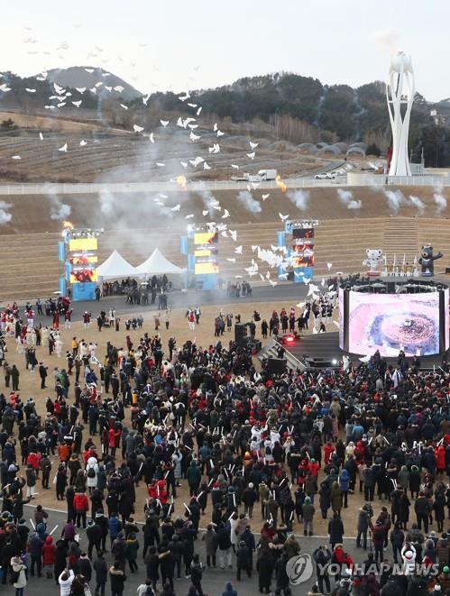 그래도 겨울은 추워야 제맛…전국 행사장 행락객 북적