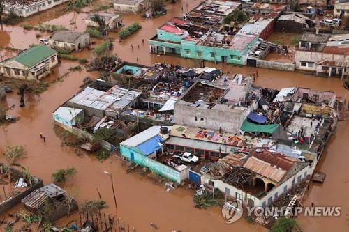 사이클론 '이다이'가 지난 후 잠바브웨 중부의 부지 지역의 지난 20일(현지시간) 모습[AFP=연합뉴스]
