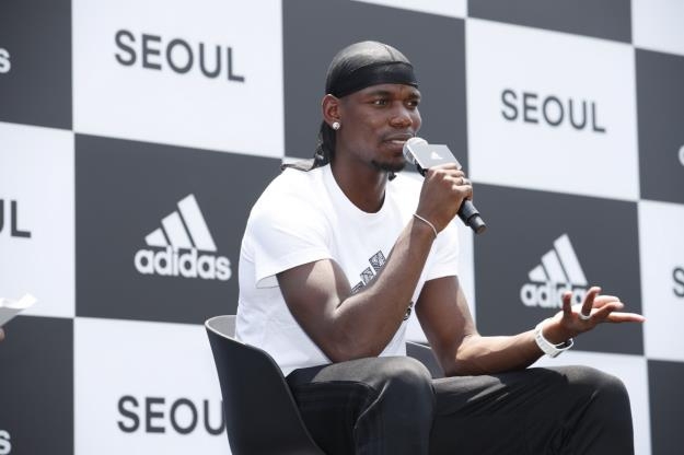 방한 인터뷰를 하는 맨유의 폴 포그바