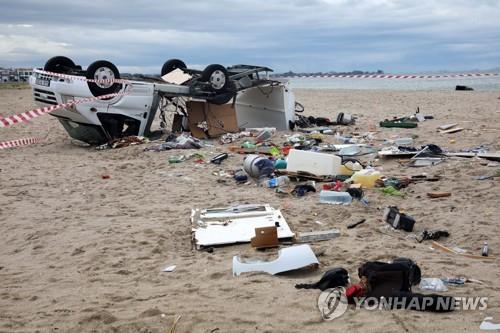 10일 강력한 폭풍우가 할퀸 그리스 북부 할키디키 해변 [EPA=연합뉴스] 