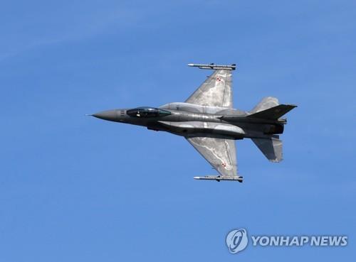 ì§ëë¬ ë¶ê°ë¦¬ìê° ëìíê¸°ë¡ í F-16 ì í¬ê¸°