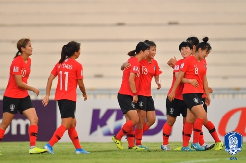 미얀마전 결승 득점에 기뻐하는 한국 선수들