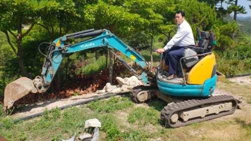 [휴먼n스토리] 중장비 끌고 현장 누비는 섬 면장…이색 자격증 10개(종합)