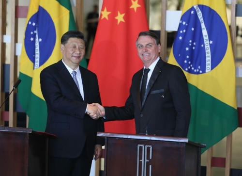 지난해 11월 브라질리아에서 열린 브릭스(BRICS) 정상회의에서 만난 시진핑 중국 국가주석(왼쪽)과 자이르 보우소나루 브라질 대통령 [국영 뉴스통신 아젠시아 브라질]