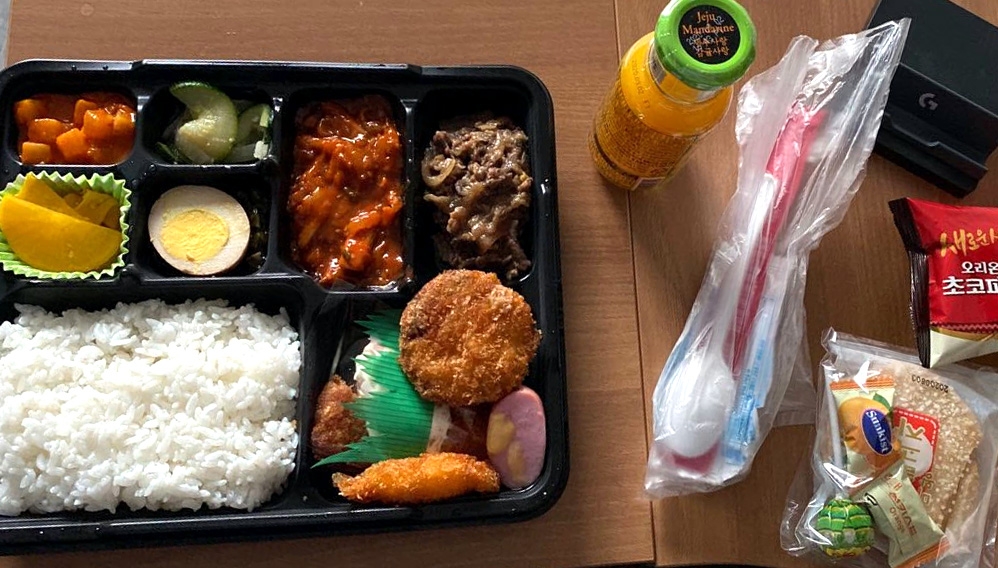 격리된 중국인 유학생에게 제공하는 식사