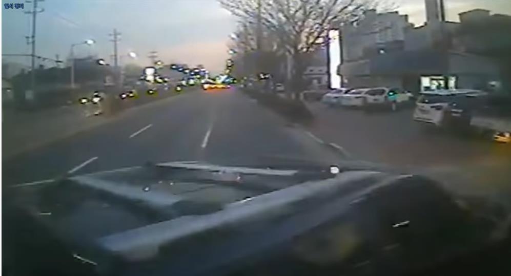 진주 시내버스와 끼어든 차량 충돌 당시 영상