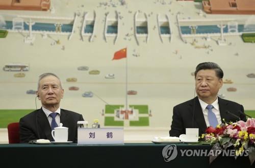 시진핑 주석(오른쪽)과 '경제 책사' 류허 부총리(왼쪽)
