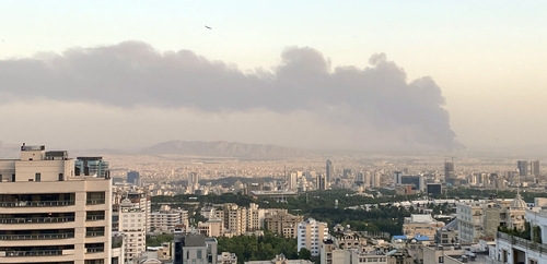 테헤란 북부에서 바라본 화재 연기