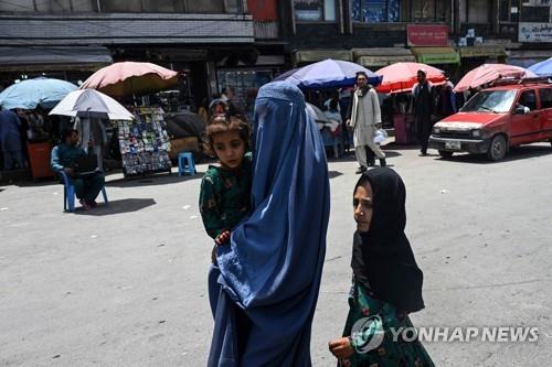 '탈레반 치하' 아프간 앞날은…여성인권 침해·엑소더스 가속화?