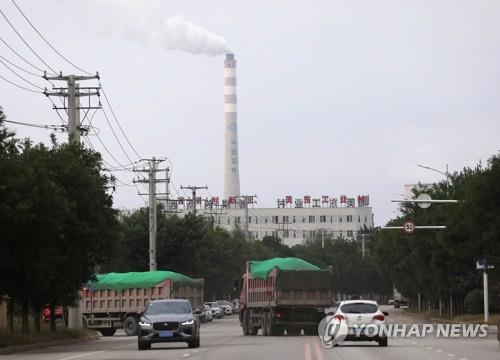 전력 공급 차질을 빚는 중국 석탄화력발전소 [로이터=연합뉴스]