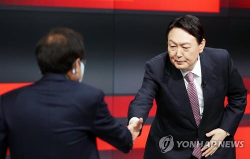 홍준표 윤석열 후보 악수