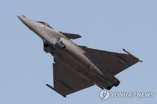 UAE가 구매 계약을 맺은 프랑스 다소의 라팔 전투기.