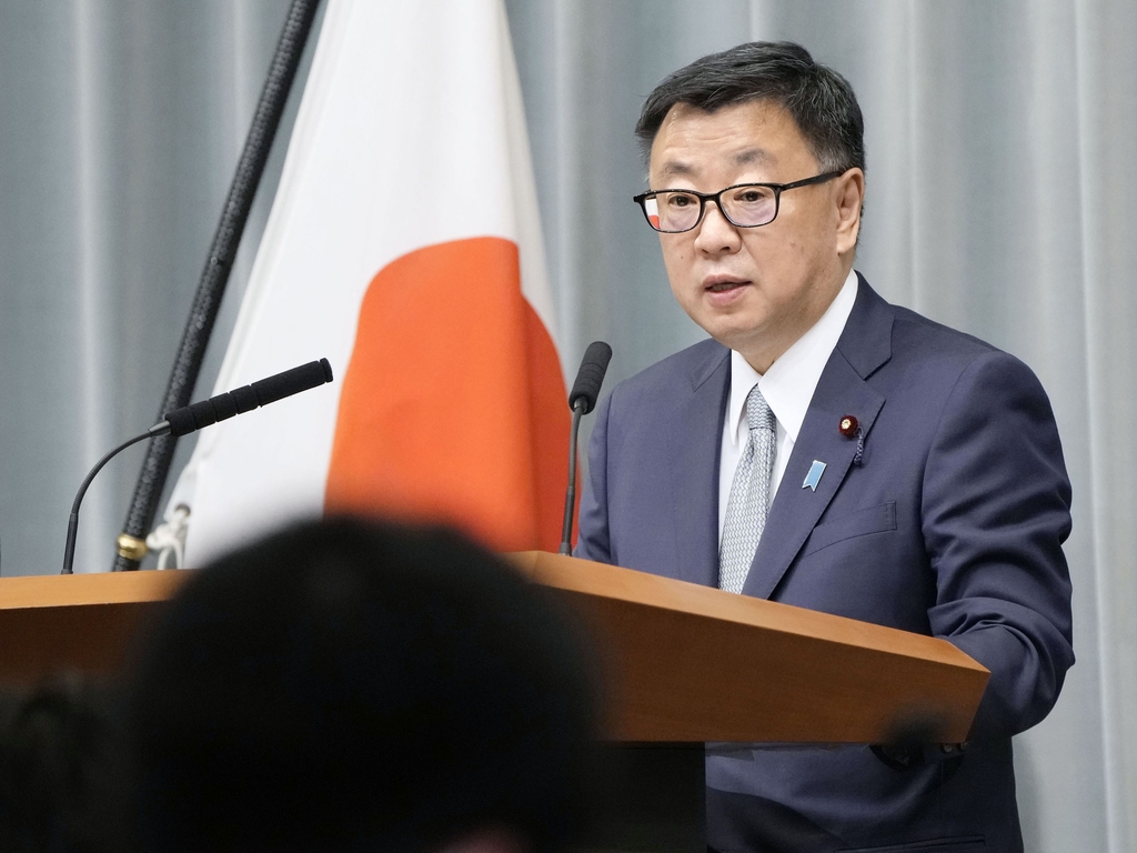 (도쿄 교도=연합뉴스) 마쓰노 히로카즈(松野博一) 일본 관방장관이 13일 정례 기자회견을 하고 있다. 