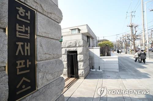 한인 2세들이 복수국적 때문에 국적이탈의 자유를 침해받았다며 헌법소원 제기 