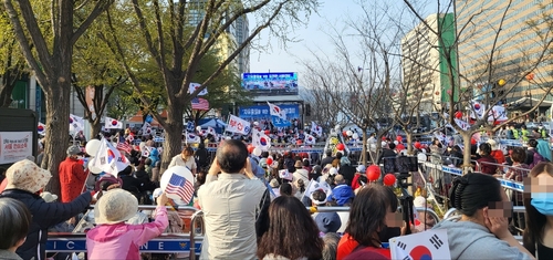 9일 동화면세점 앞에서 진행된 국민혁명당의 1천만 자유통일 기도회