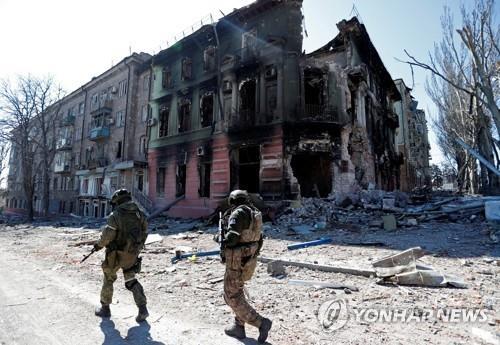 도네츠크공화국군 "우크라 마리우폴항 장악"…도시 함락 임박