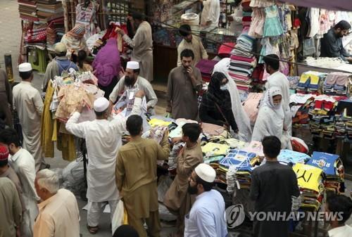 파키스탄 페샤와르의 한 시장.