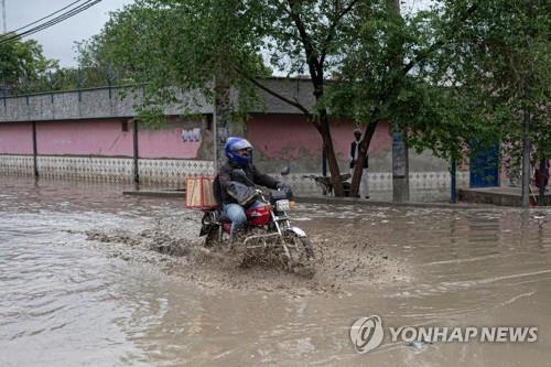 지난달 말 홍수로 물에 잠긴 아프간 수도 카불 시내.