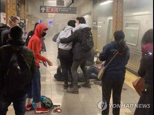 지난달 무차별 총격 사건이 벌어진 미국 뉴욕시 브루클린의 지하철역