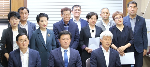 이학수 정읍시장 당선인(앞줄 가운데)과 민주당 소속 도·시의원 당선인들